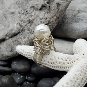 Scalloped Band Pearl Ring