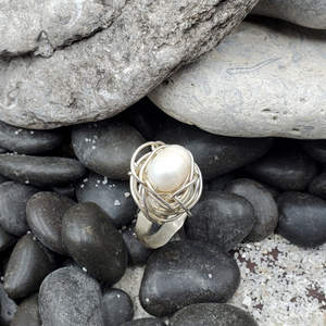 Scalloped Band Pearl Ring